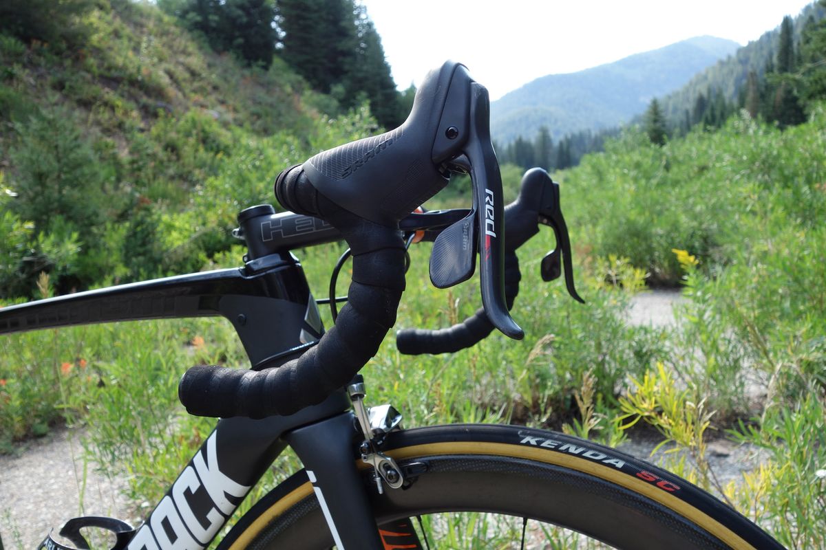 The cockpit is comprised of 44 cm HED Grand Tour handlebars, 120 mm HED Grand Tour stem and SRAM RED DoubleTap shifters