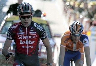 Evans beat Dutchman Robert Gesink who in turn took the overall lead.