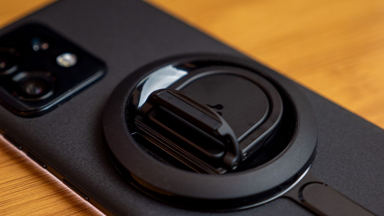 Using the Spigen O-Mag Ring phone webcam mount with a Motorola Edge Plus (2023)
