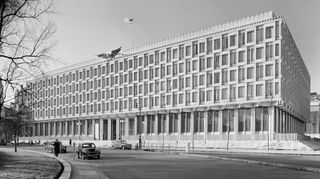 American Embassy, Eero Saarinen, Grosvenor Square, London, Great Britain, 1960