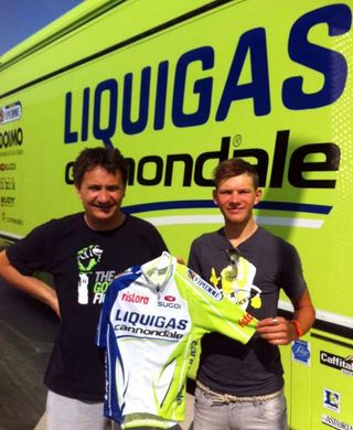 Liquigas-Cannondale manager Roberto Amadio presents Matthias Krizek with his new Trikot