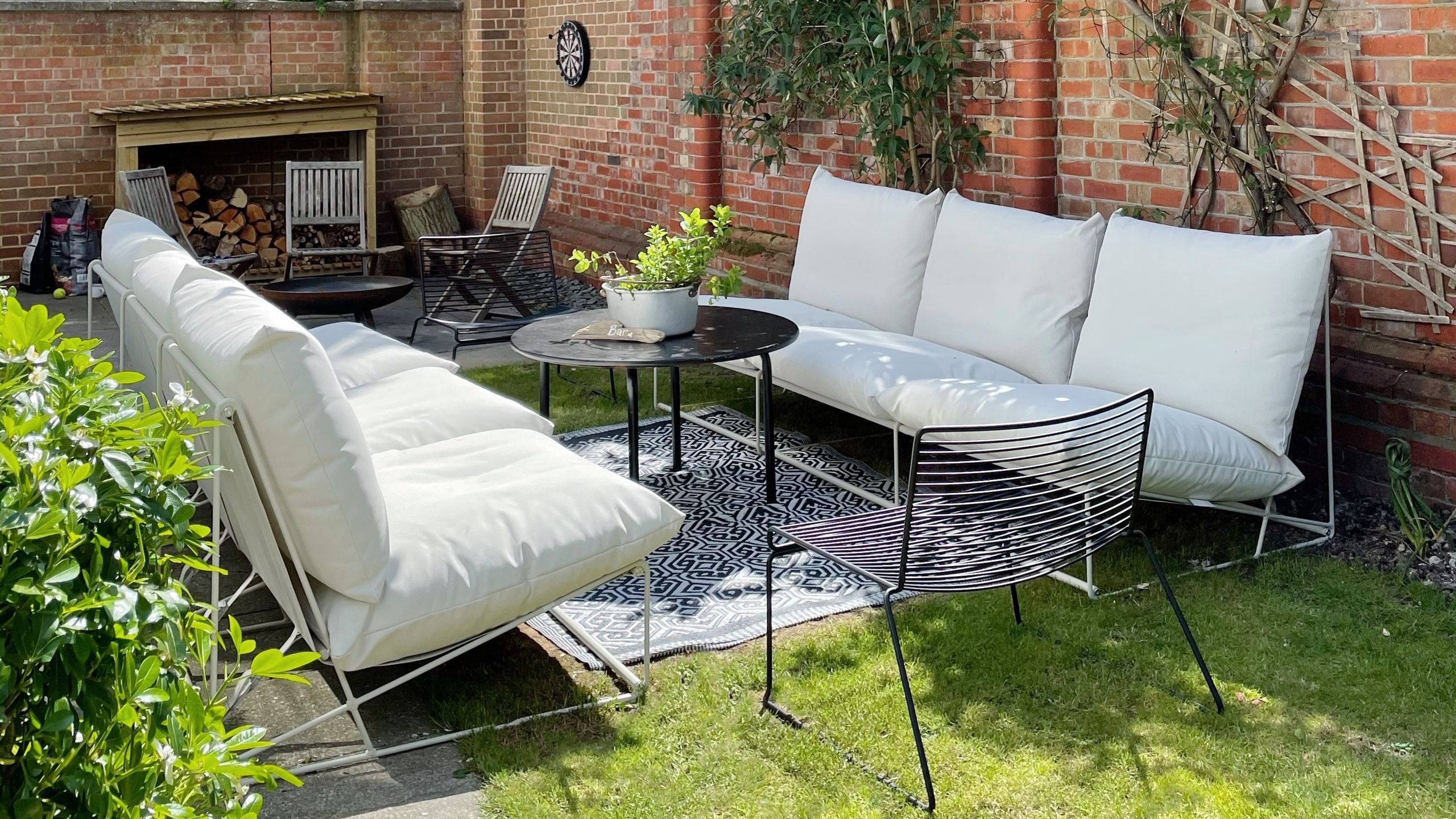 Everybody’s obsessed with IKEA outdoor furniture – but I found 4 more affordable alternatives on the high street to some of their bestsellers