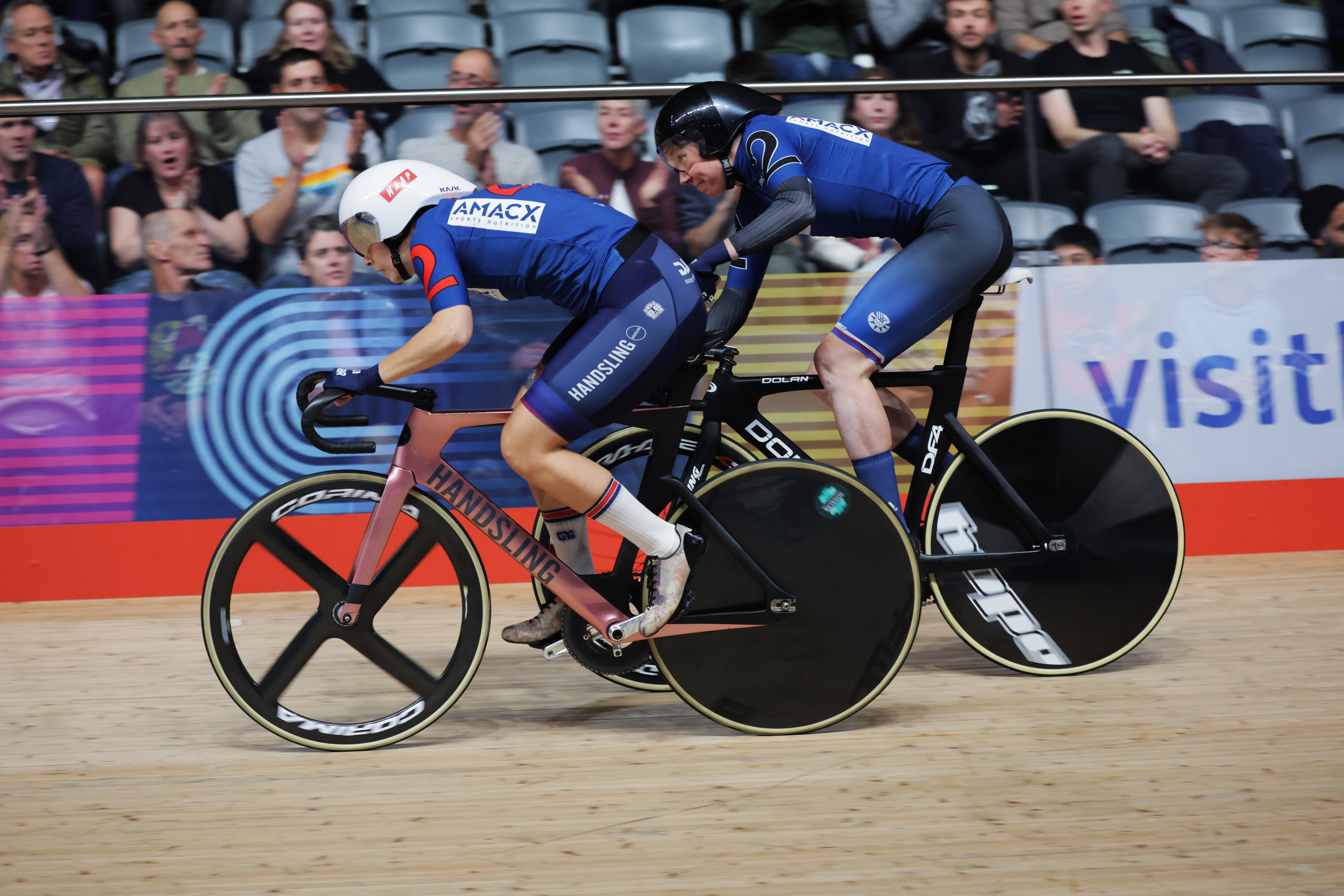 Sophie Lewis and Katie Archibald performing a handsling at the London 3 Day