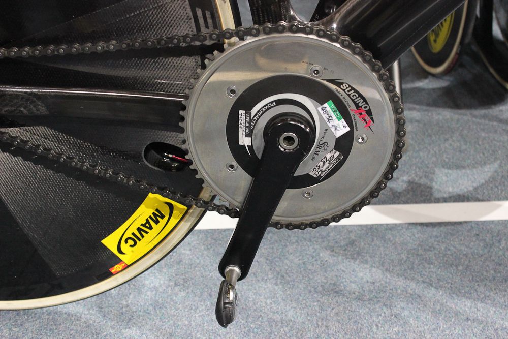 The Wiggins bike features a Sugino SG75 Super Zen chainring and SRM Powermeter .