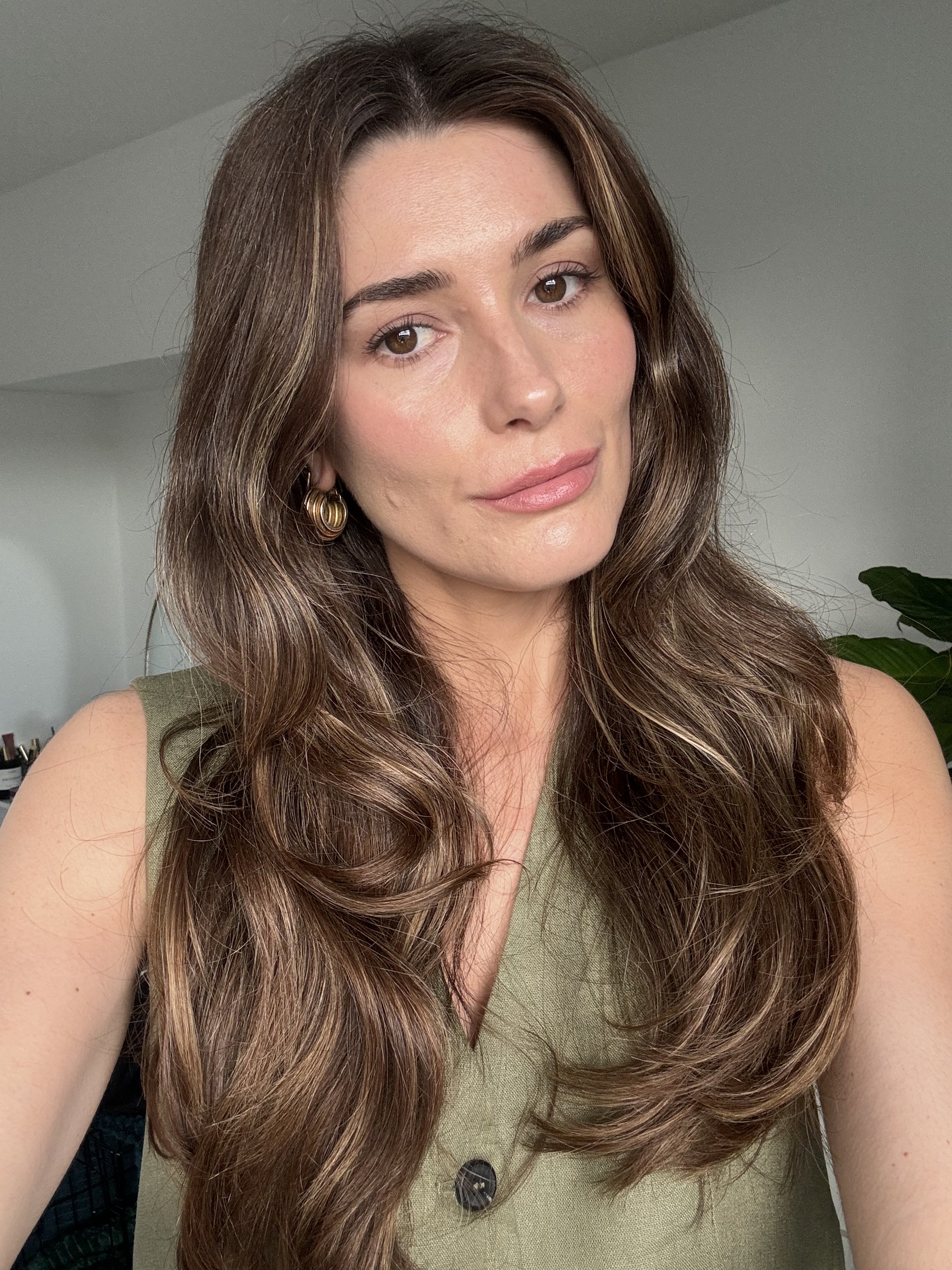 Eleanor wearing Ilia mascara