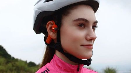 The VibeLens MusicCam headphones with a built-in camera