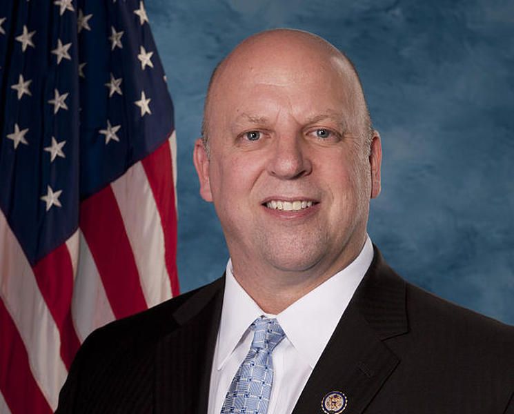 Scandal-plagued Rep. Scott DesJarlais narrowly ahead against Republican primary challenger