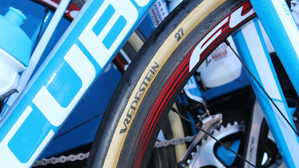 These Vredestein-branded tubulars have a similar casign to the boutique FMBs