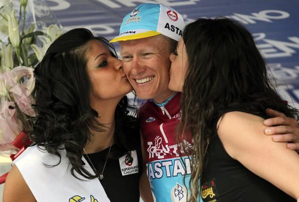 Alexandre Vinokourov (Astana) leads the Giro del Trentino entering Friday's final stage.