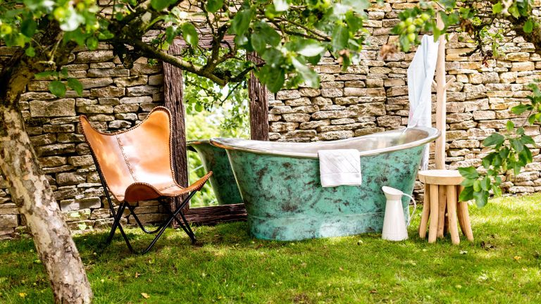 Outdoor Bathtub Ideas 11 Stylish, Garden Or Soaking Tub