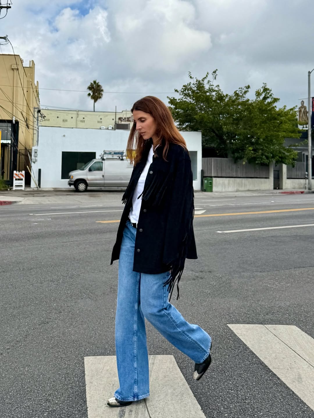 Jen Wonders in relaxed jeans