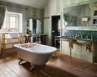 Kate Moss bathroom bath
