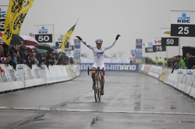 Katie Compton (Trek Cyclocross Collective) wins her second World Cup of the season and extends her overall lead.