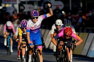 Women's Criterium - Georgia Baker wins women's criterium at Santos Festival of Cycling 