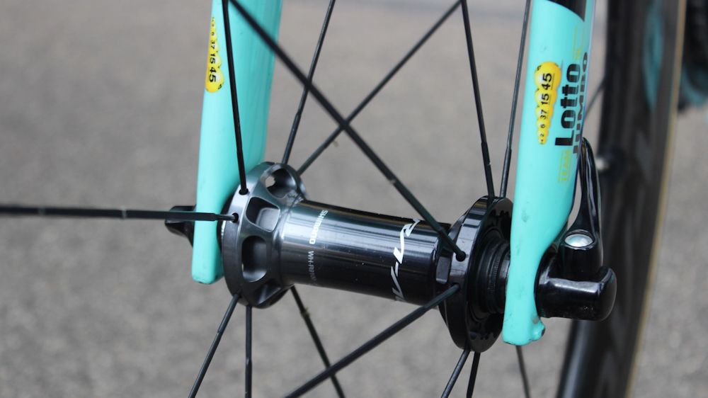 The hubs on the Shimano Dura-Ace 9100 series wheels have a fade-out, black and silver effect