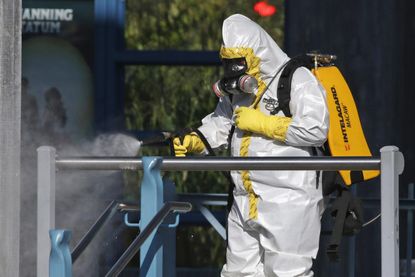 Texas hospital 'deeply sorry' for botching Ebola diagnosis