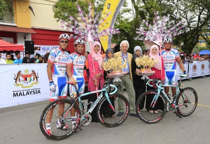 Savio and riders from his Androni Giocattoli team