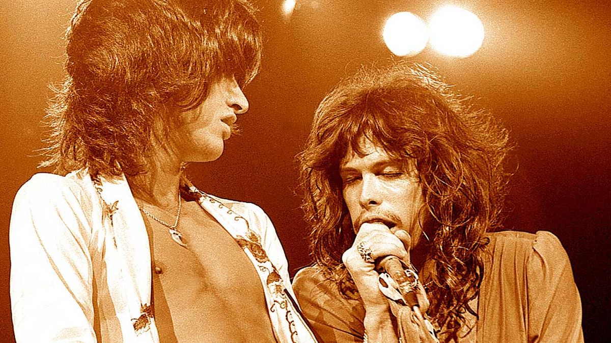 Photo of AEROSMITH and Joe PERRY and Steven TYLER, Steven Tyler &amp; Joe Perry performing live onstage