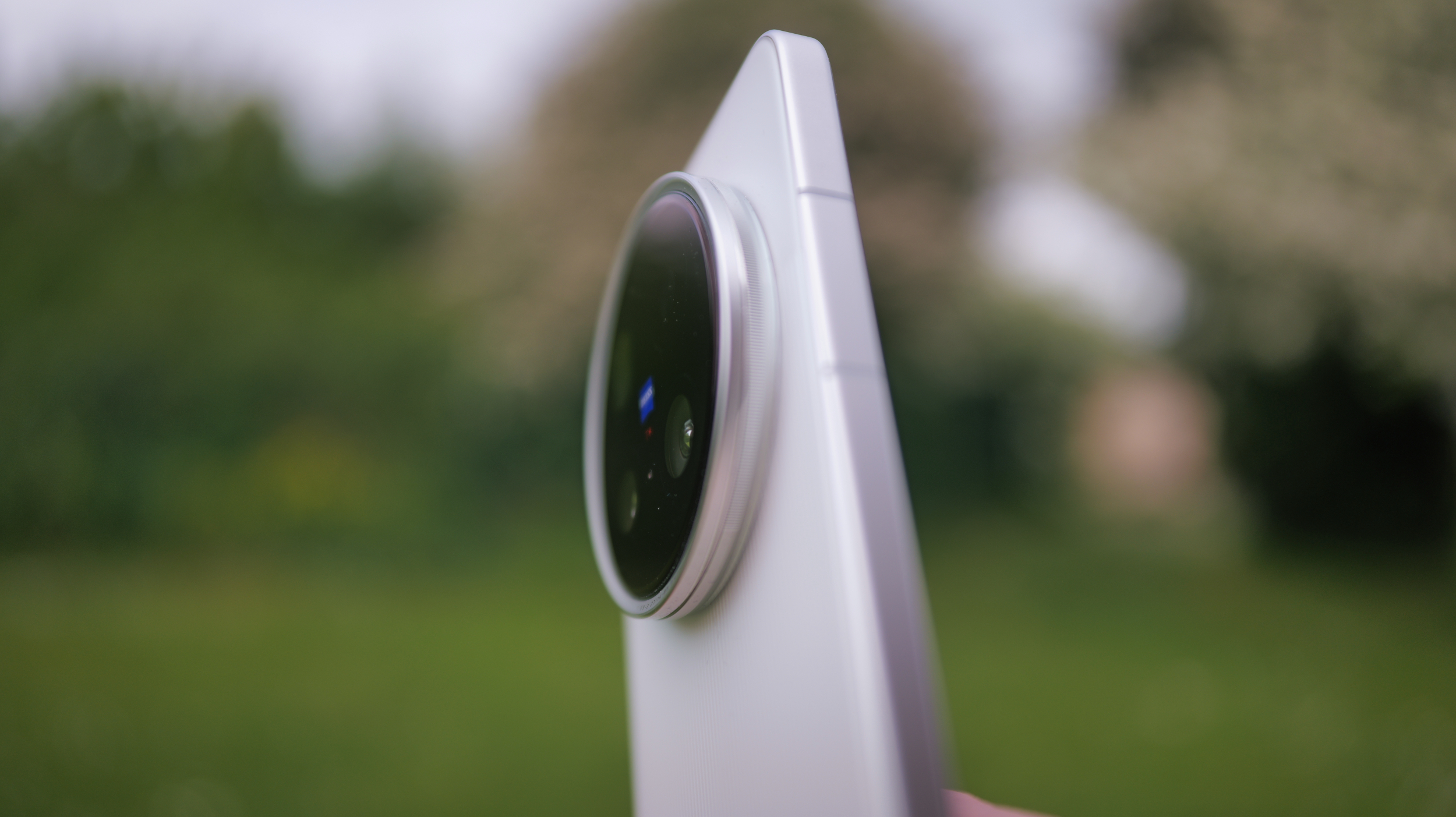 Vivo X200 Ultra phone camera bump from the side
