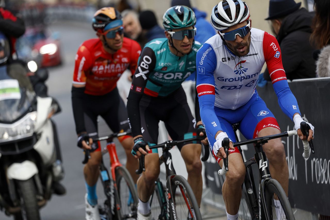 Tirreno Adriatico 2022 - 57th Edition - 6th stage Apecchio - Carpegna 215 km - 12/03/2022 - Thibaut Pinot (FRA - Groupama - FDJ) - Jai Hindley (AUS - Bora - Hansgrohe) - Damiano Caruso (ITA - Bahrain Victorious) - photo Ilario Biondi/SprintCyclingAgency&Acirc;&copy;2022