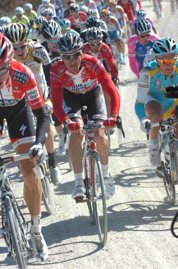 Stefano Garzelli (Aqua &amp; Sapone) on the dirt roads
