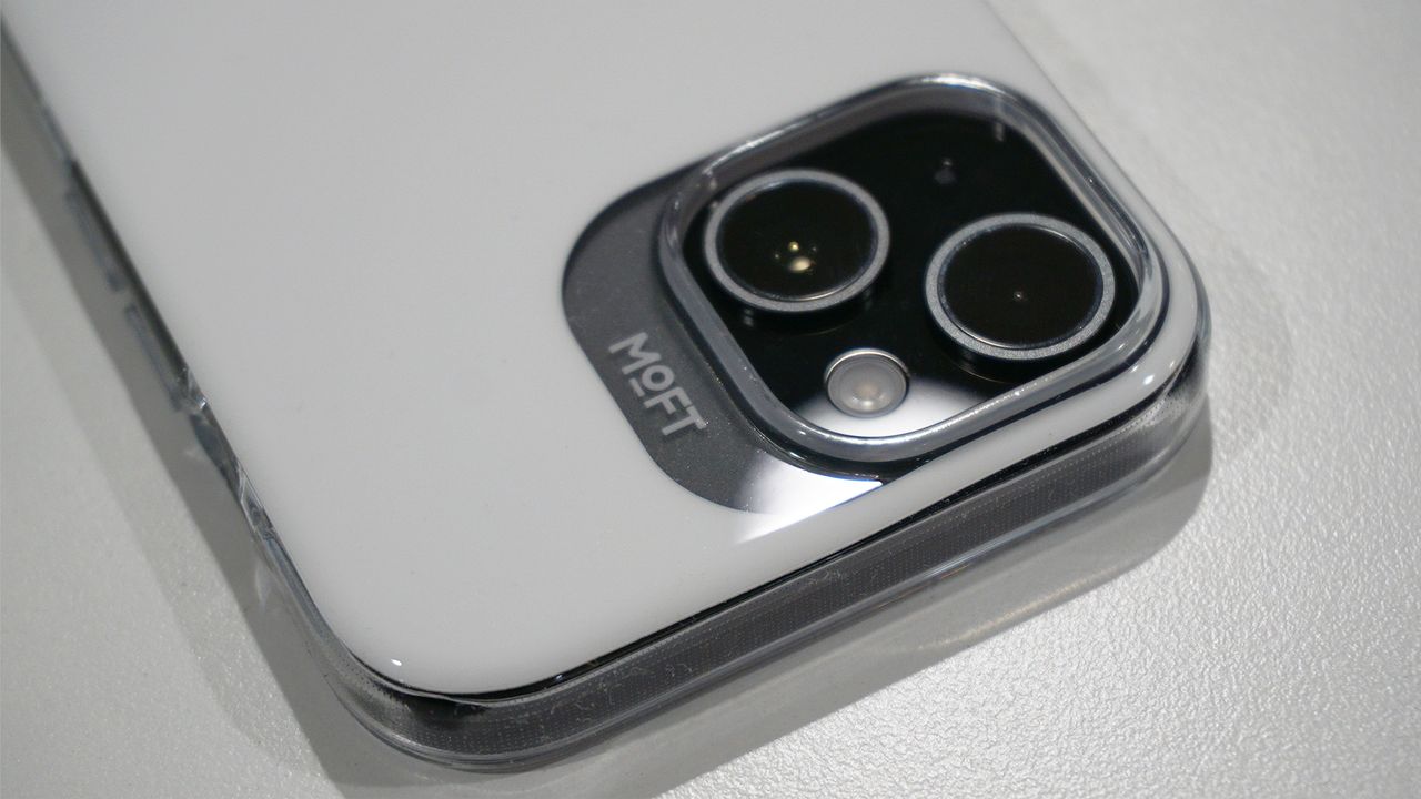 Moft iPhone 15 cases Pristine White camera closeup