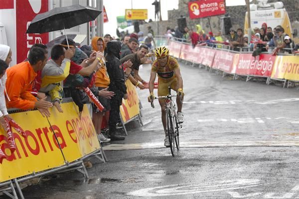 Alejandro Valverde (Caisse d'Epargne) finishes the 14th stage of the Vuelta, his lead intact