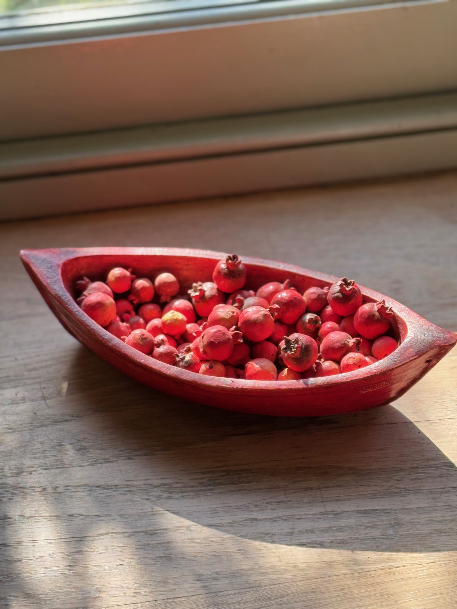 Pomegranate-filled small boat made of clay