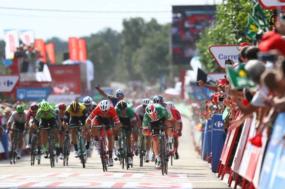 The sprinters bear down on the line near the end of stage 10 at the Vuelta