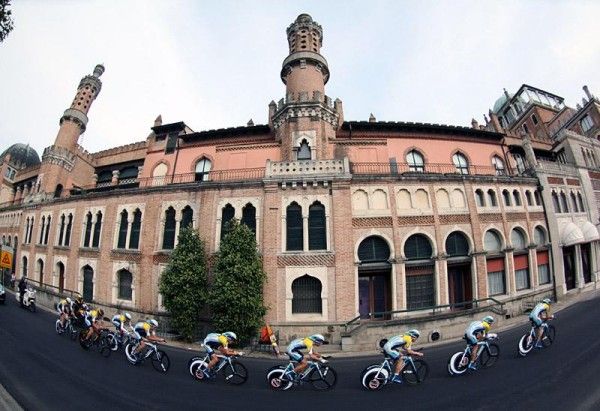 Astana rides single file on the Lido.