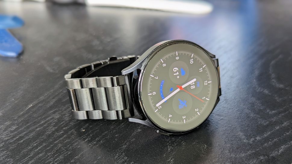 Spigen Modern Fit Samsung Galaxy Watch 5 band review: Classy yet ...