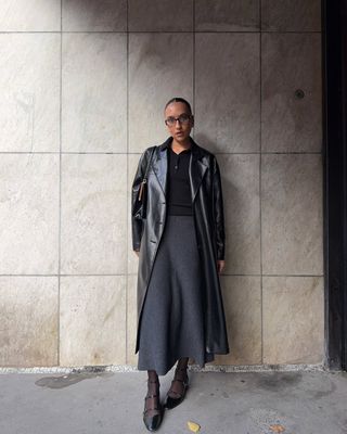 @ingridedvinsen wears a leather coat, polo top, poplin skirt and Mary-Jane flats