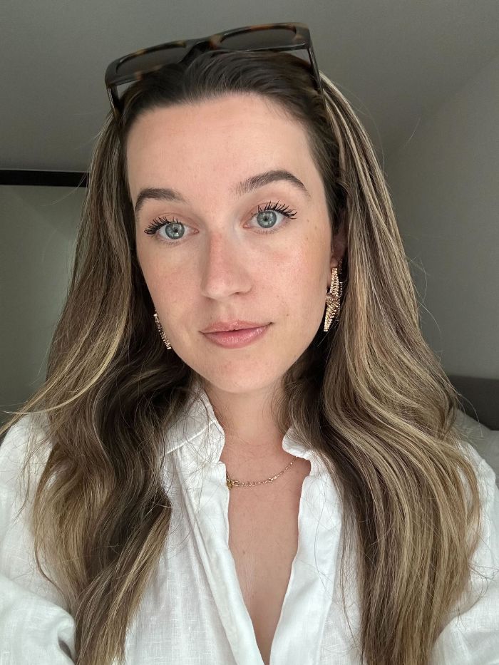 Junior Beauty Editor, Grace Lindsay, nach drei Schichten der Mac MacStack Mascara