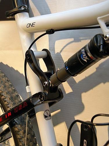 The overall suspension layout is roughly similar to that of the Scalpel.