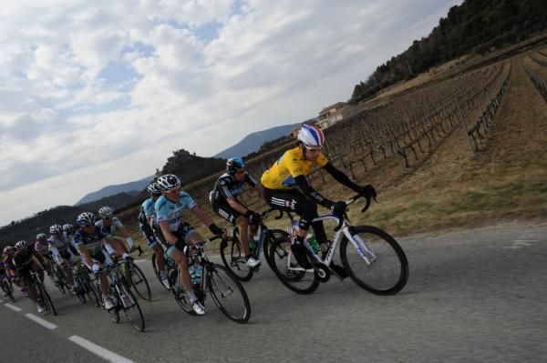 Bradley Wiggins came to the fore to help his team chase a dangerous breakaway on stage 6