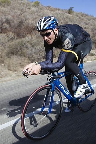 Ivan Basso fine tunes the position on his new Trek TTX