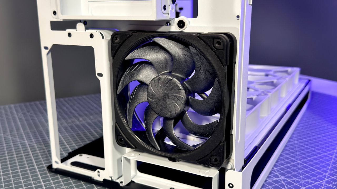 The Havn HS 360 PC case in black and white on a desk.