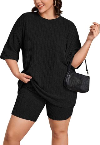 Model wears verdusa plus size knit lounge ribbed set. in black