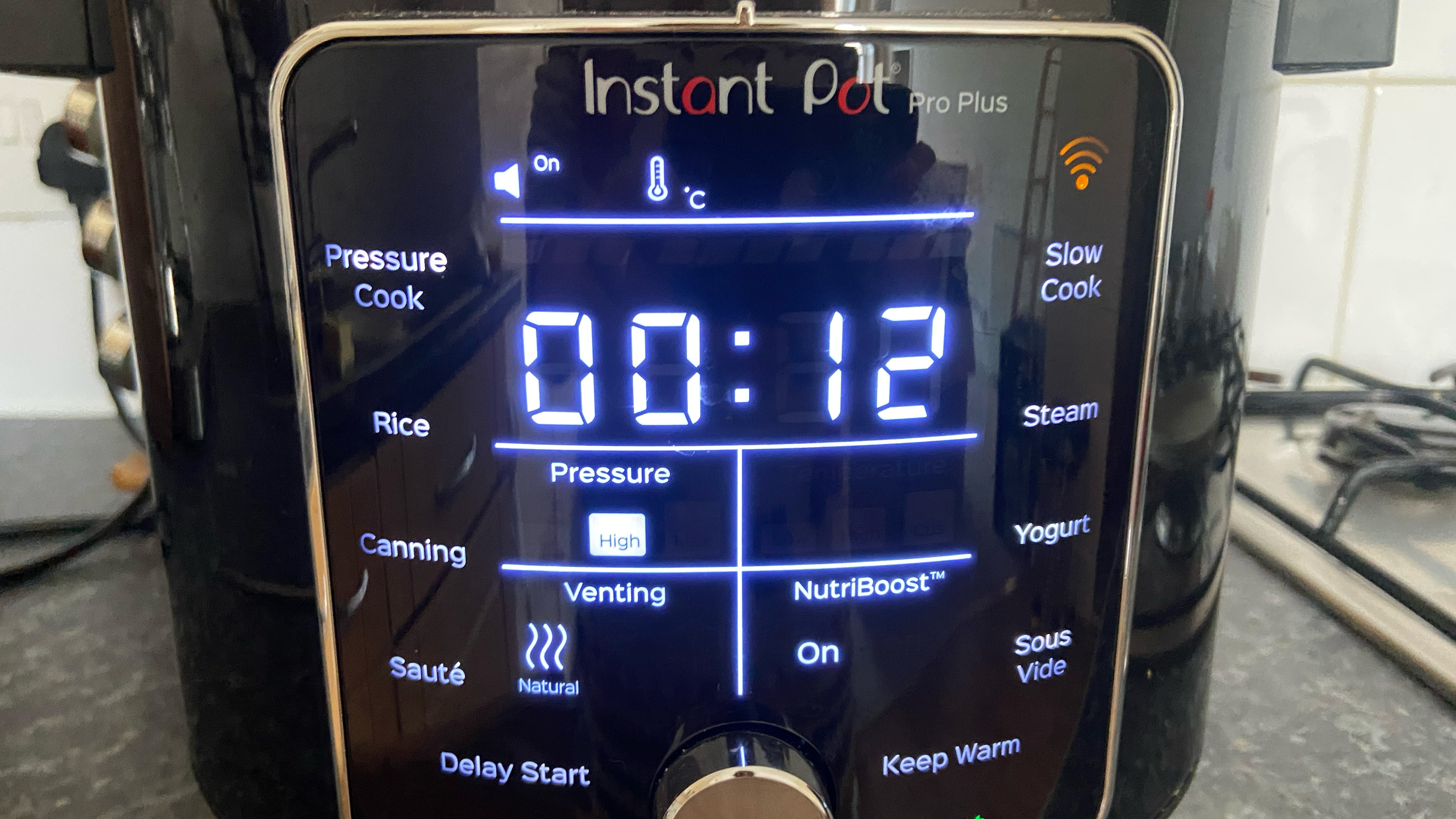 Instant Pot Pro Plus zeigt 12 Minuten auf der Schnellkochstufe an