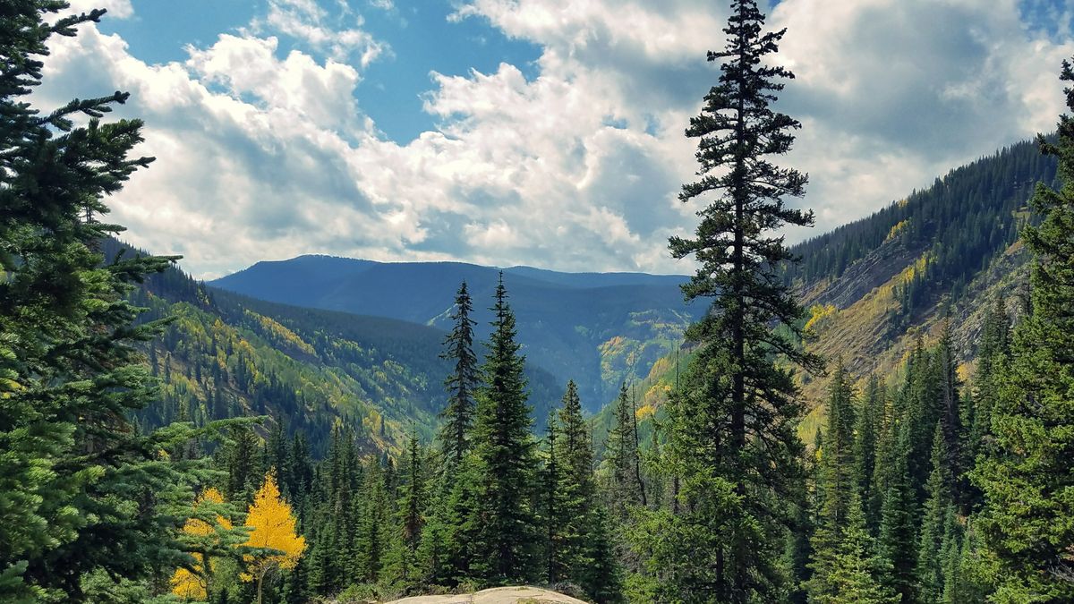 Best hikes in Vail, Colorado when the snow melts, these ski slopes are