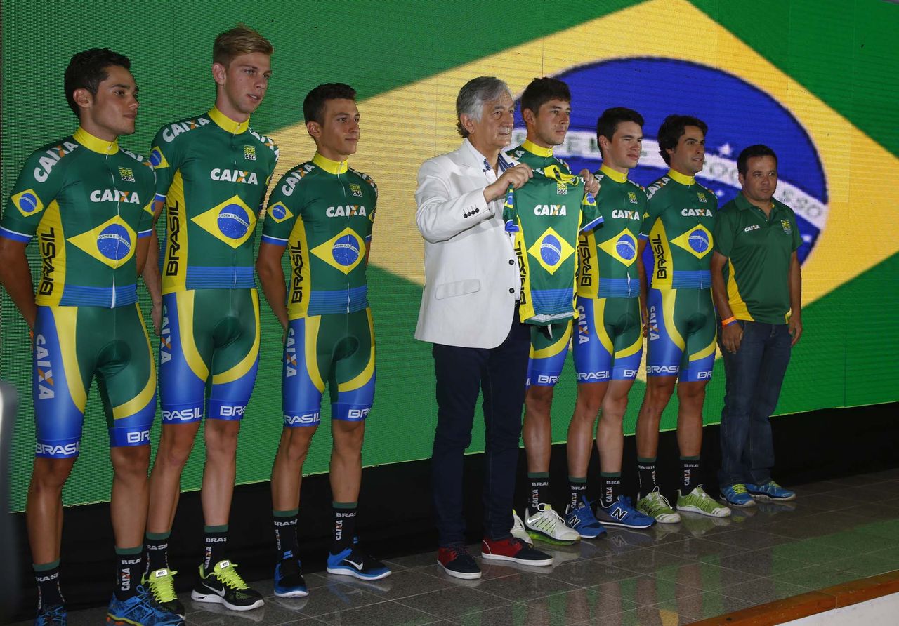 The Brazilian team with San Luis governor Alberto Rodriguez Saa.