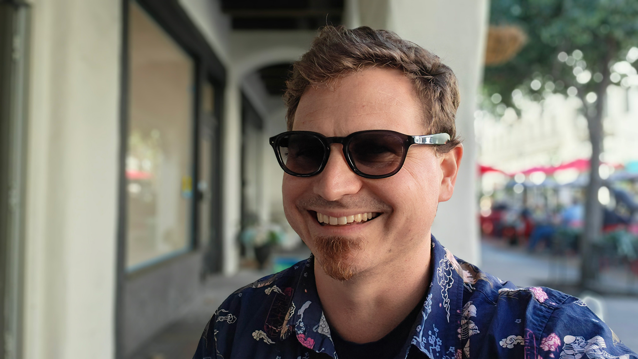Wearing Vonder Intelligent Eyewear smart glasses