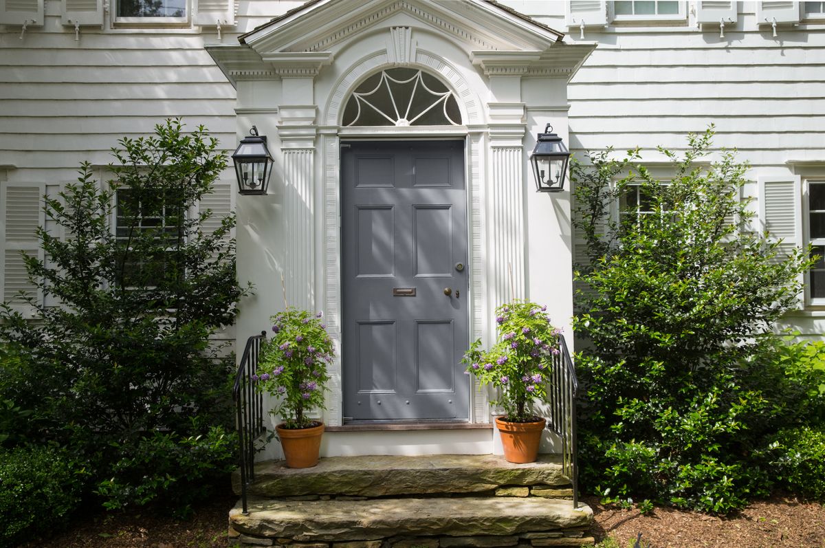 What color is good luck for a front door? |
