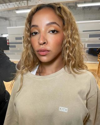 Tinashe with immaculate makeup.