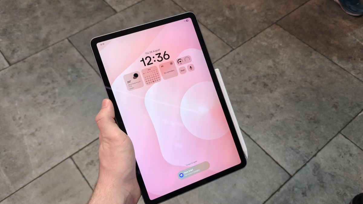I tried the Samsung Galaxy Tab S11, and it’s a productivity powerhouse that takes the fight to iPadOS 26