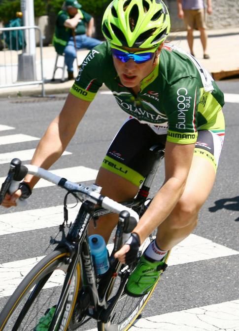 Jennifer Purcell (Team Colavita Fine Cooking) sits comfortably in the field knowing both her teammates are up ahead