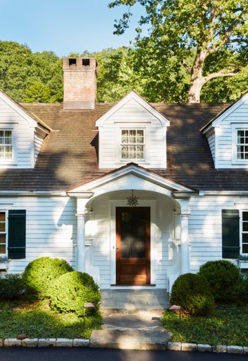 Connecticut home - Explore a 1920s-era riverside home with relaxed ...