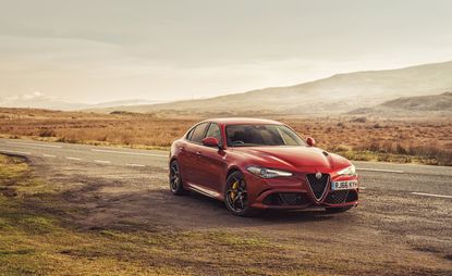 Alfa Romeo Giulia Quadrifoglio review 2018 | Wallpaper