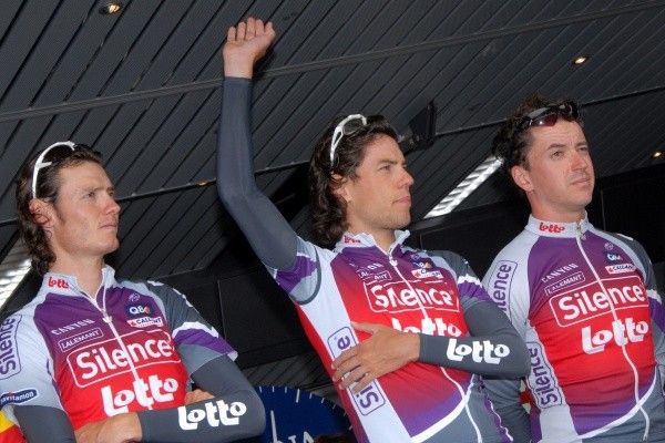 Thomas Dekker waves to the Suisse crowd.