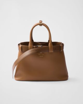 Kleine Prada-Schnalle aus Lederhandtasche mit Gürtel